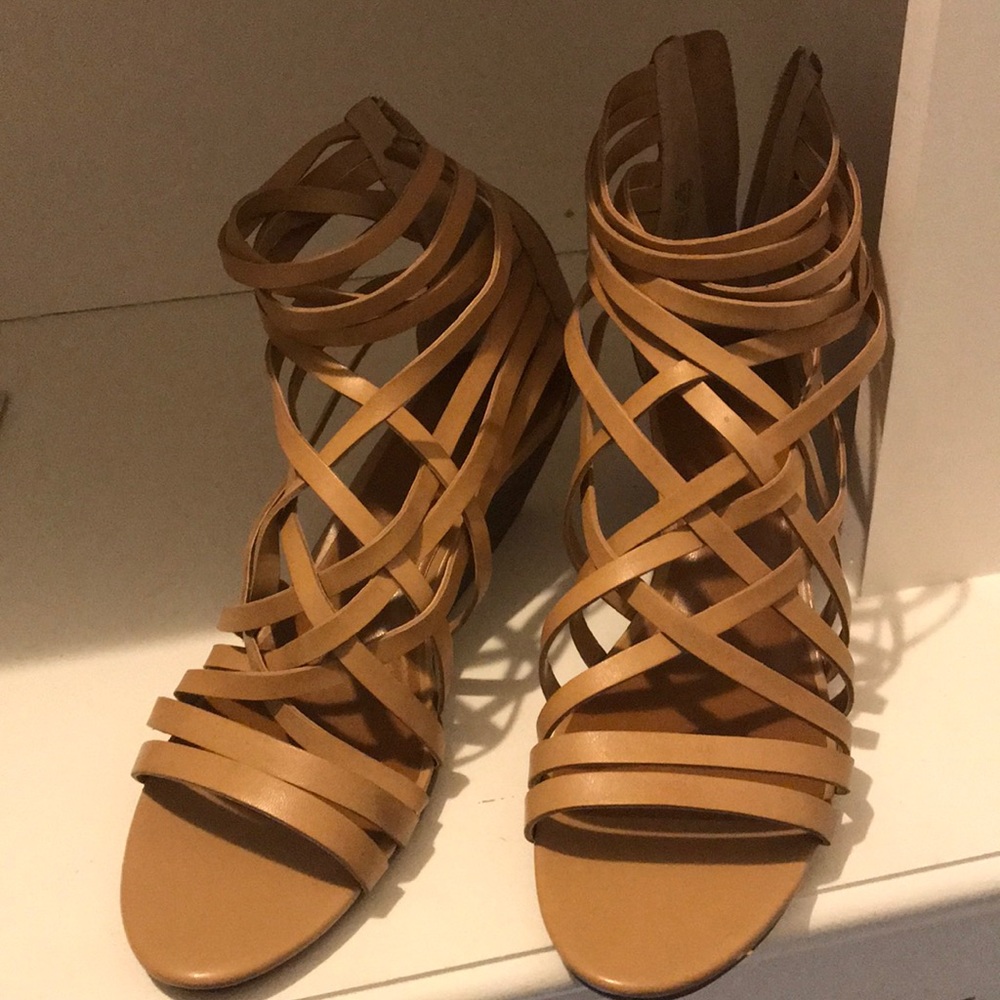 Hinge sandals